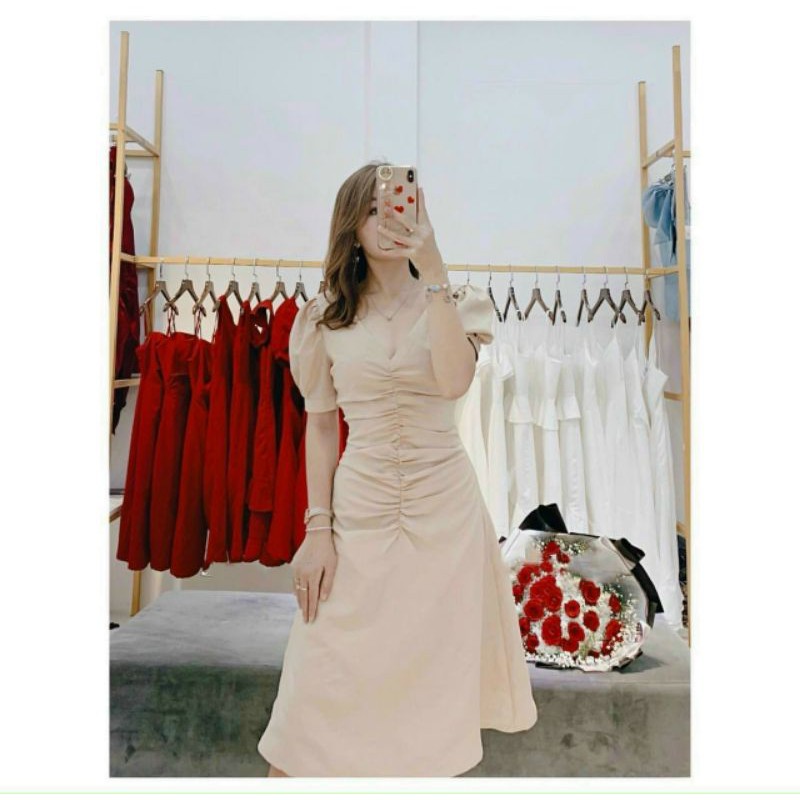 ĐẦM CỔ V NHÚN GIỮA SANG TRỌNG