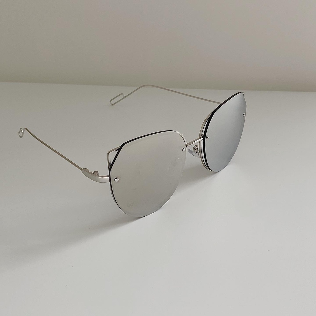 Kính mát trang gương mắt mèo, gọng kim loại chắc chắn