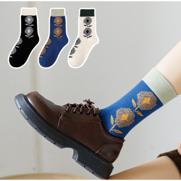 Vớ cao cổ Nam Nữ hình bông hoa phong cách trẻ trung, năng động.