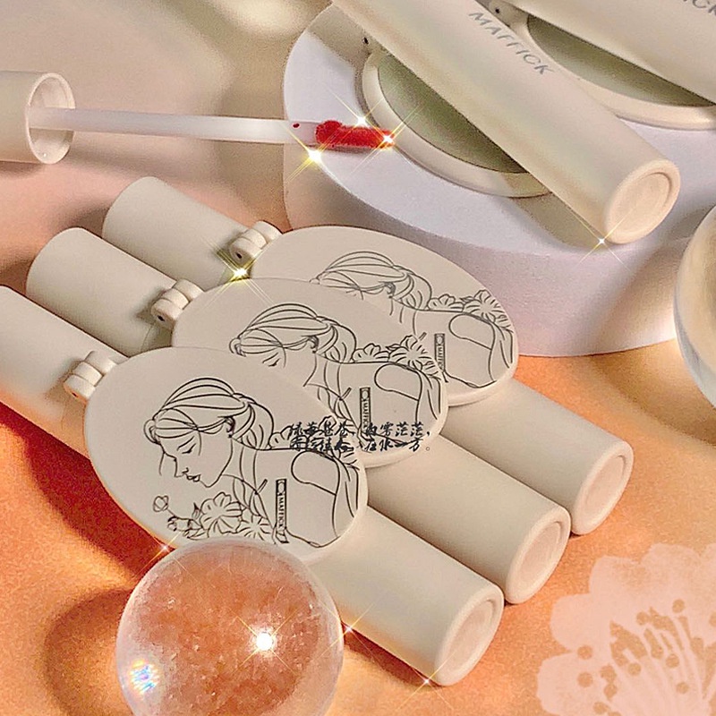 Son kem sệt Maffick mềm mịn lâu trôi kèm gương trang điểm họa tiết cô gái tiện dụng | BigBuy360 - bigbuy360.vn
