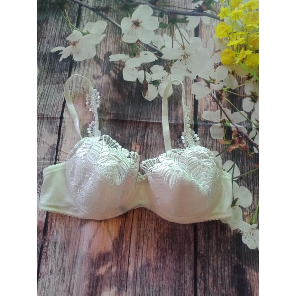 áo ngực thêu ren màu trắng size 32-34