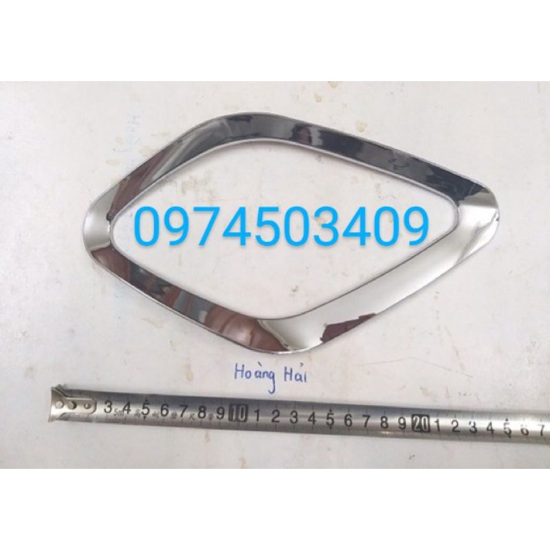 Ốp trang trí viền đèn gầm Huyndai i10 đời 2014 đến 2017