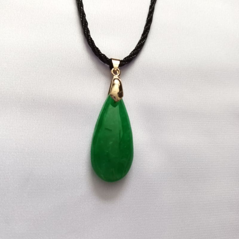 Vòng cổ mặt đá xanh hình giọt nước thiên nhiên biểu tượng sức sống mãnh liệt và thành công