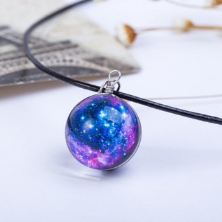 Mặt dây chuyền hình vũ trụ dây da.