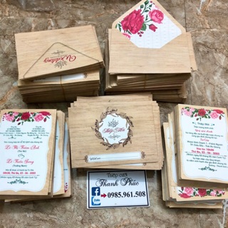 THIỆP CƯỚI VIP VÂN GỖ (thiệp + phong bao + công in nội dung hoàn chỉnh)