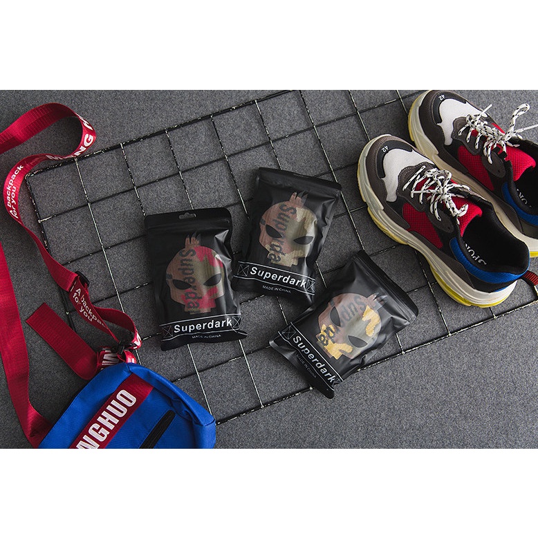 Vớ Super Dark cao cổ Unisex phong cách thể thao, trẻ trung và năng động.