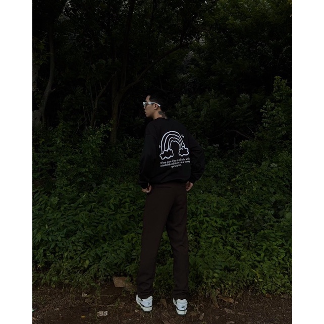 Áo sweater cầu vồng in form rộng OHOH