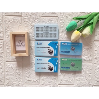 Mắc cài tự buộc