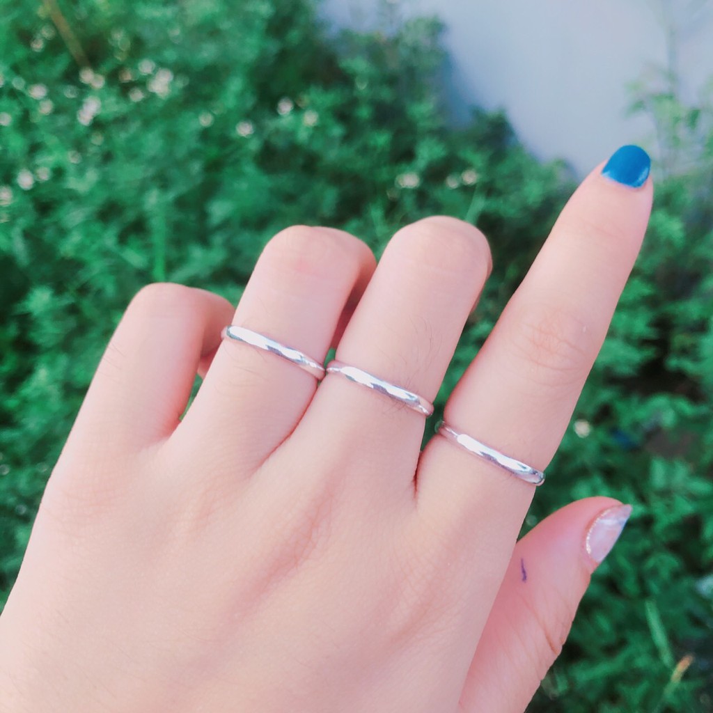 Nhẫn tròn mo bạc ta , nam và nữ đều đeo rất đẹp có thể dùng để đánh cảm 1 cách dễ dàng