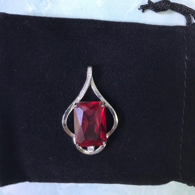 Đá ruby tự nhiên