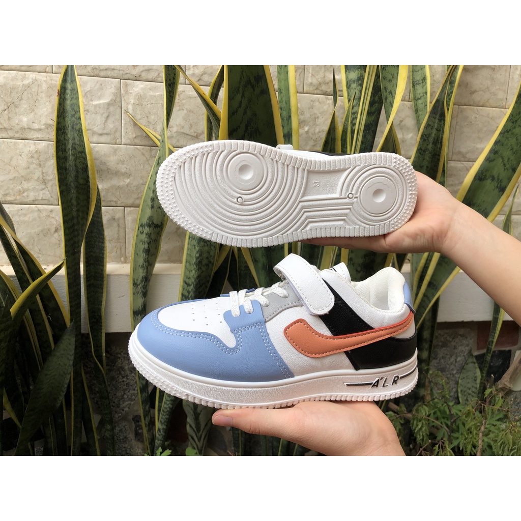 Giày thể thao cho bé trai 4 đến 12 tuổi siêu nhẹ kháng khuẩn êm chân chống hôi chân cho trẻ em đi học ,đi chơi cn1