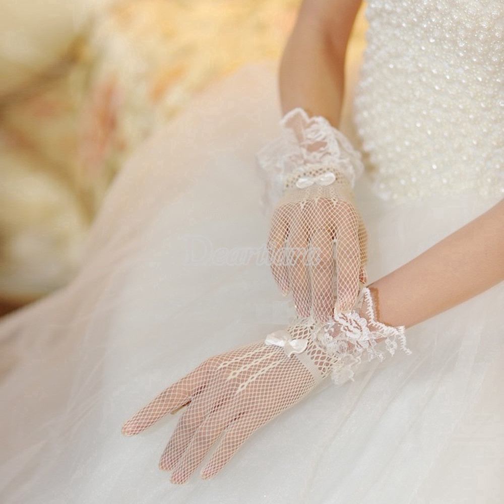 Găng Tay Ren Gợi Cảm Phù Hợp Để Chụp Ảnh Cưới