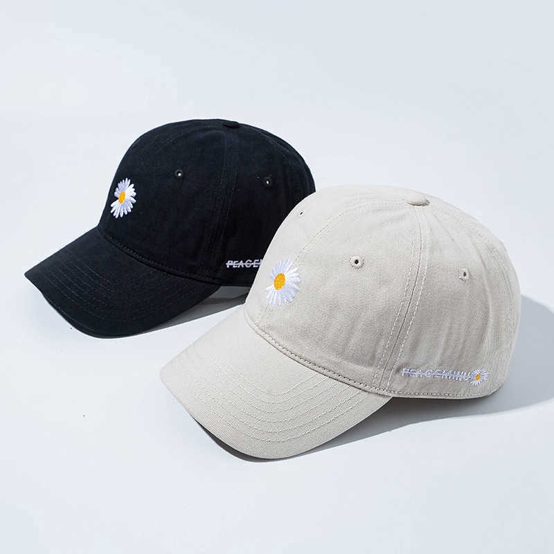 Mũ Lưỡi Trai Thêu Hình Hoa Cúc Thời Trang