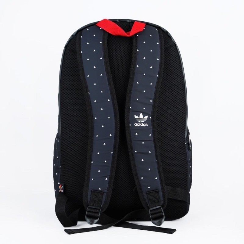 Balo Adidas logo lạ