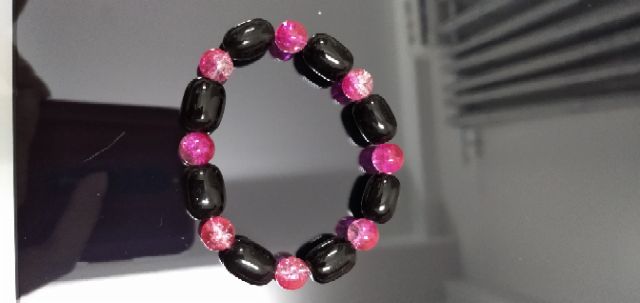 Chuỗi đá tuyết hồng mix đá đen. Mẫu mới