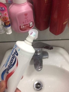 Kem Đánh Răng AQUAFRESH Nhật - 140g
