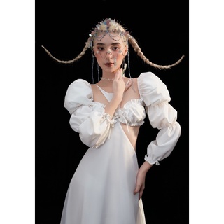ĐẦM YÊU TINH ĐẤT - TRẮNG