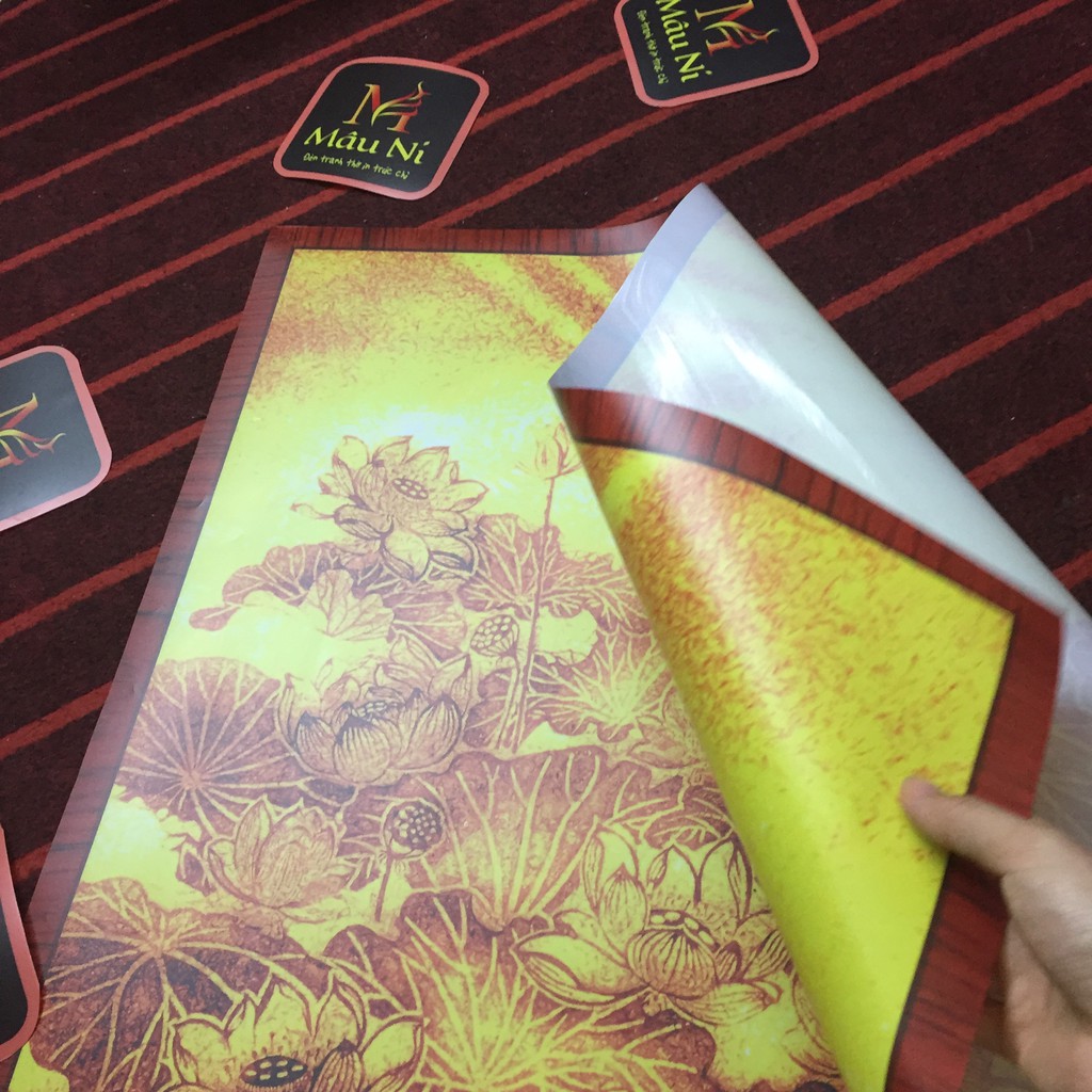 TRANH TRÚC CHỈ IN MÂU NI- kt 61cmx81cm - sen tia- dán phòng thờ, vách thờ, bàn thờ,..