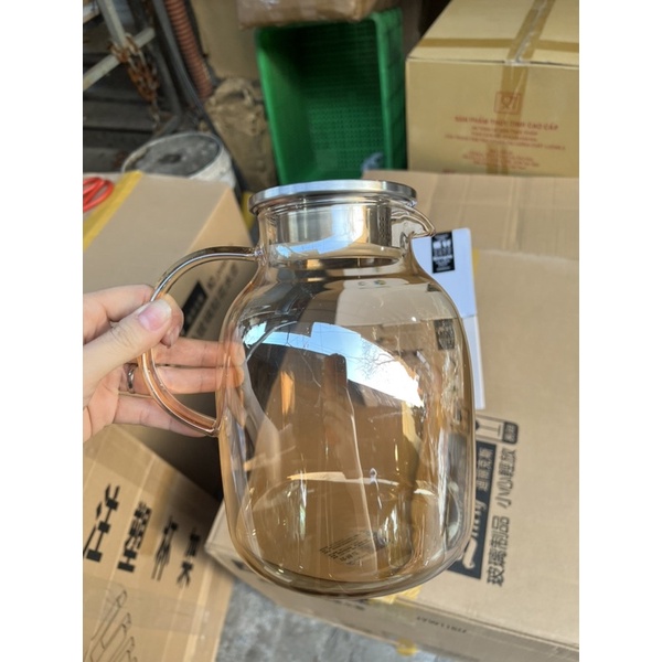 Bình đựng nước 2 lít thủy tinh chịu nhiệt cao trong suốt ánh vàng