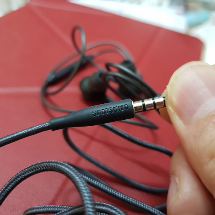 Tai nghe akg s8,s9,note8,note9 tặng núm,hộp