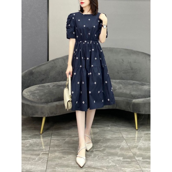 Đầm tiểu thư dáng basic hoa in