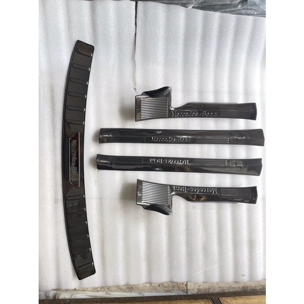 Ốp bậc cửa, nẹp bước chân trong, chống trầy bậc cốp Carbon xe Mercedes benz GLC 2016- 2022 vân cacbon cao cấp
