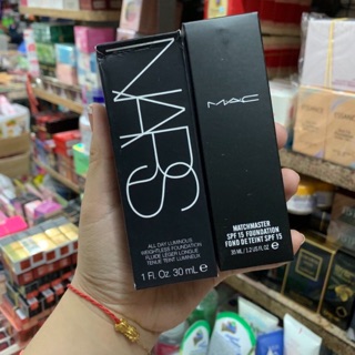 Kem nền trang điểm vòi max và nash