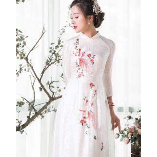 Áo dài gấm trắng, đỏ, hồng 2 tà thêu
