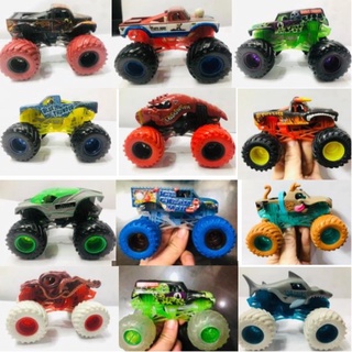 Xe Monster jam đổi màu nóng size 1:64 của Spin Master