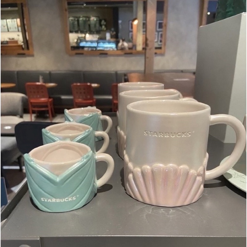 - CỐC SỨ SIREN ANNIVERSARY 2021 SEA SHELL HANDLE MUG 14oz