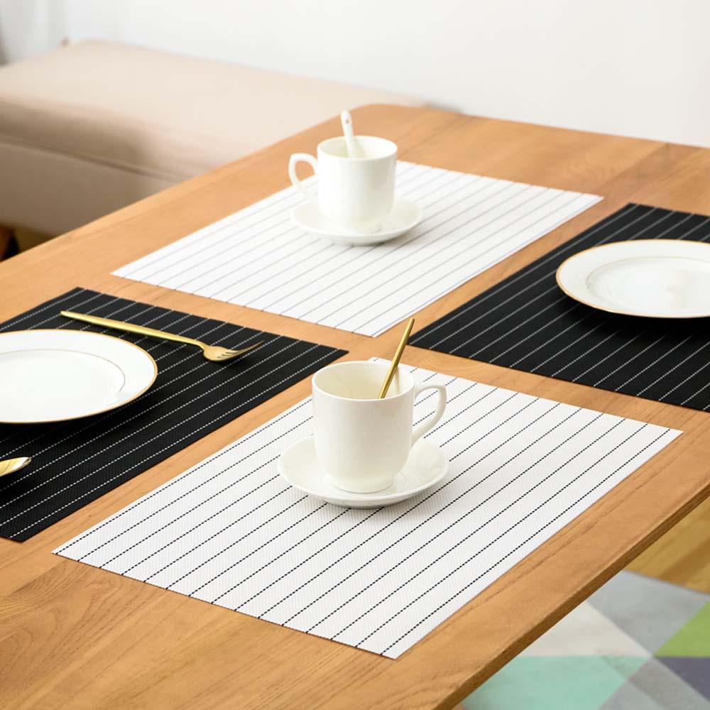 Bộ 2 / 4 / 6 Miếng Lót Bàn Ăn Bằng PVC Màu Đen Chống Trượt Tiện Dụng