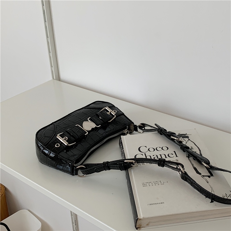 Túi đeo chéo IELGY phối khóa hình trái tim thời trang dành cho nữ