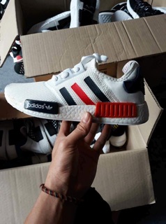 GIÀY NMD R1 VÀ HUMAN RACE