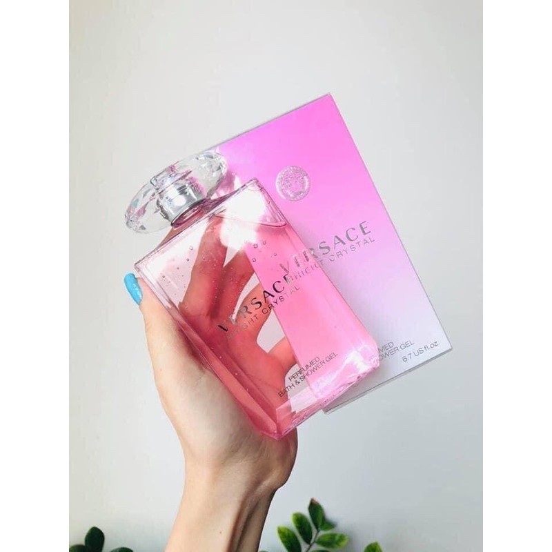 Sữa tắm hương nước hoa Versace Bright Crystal