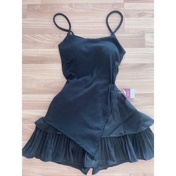 Set áo 2 dây vạt chéo xẻ tà và chân váy xếp ly tầng có túi siêu xịn