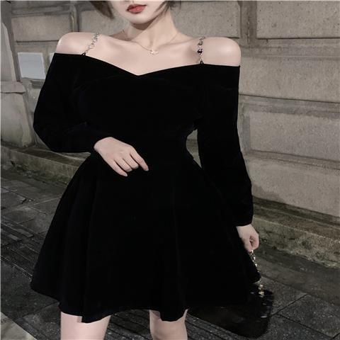 Đầm Nhung Đen Dáng Chữ A Dài Tay Trễ Vai Gợi Cảm