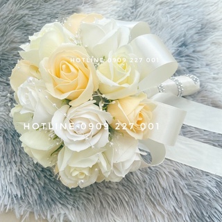 BÓ HOA CƯỚI CẦM TAY CÔ DÂU BẰNG SÁP THƠM MÀU HỌT GÀ HOA HỒNG MÀU KEM ĐIỂM HẠT CHÂU KẾT CƯỜM HẠT TRAI