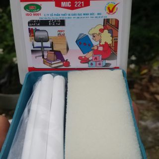 Phấn viết bảng đen mic chính hãng " 1 hộp đựng 4 viên phấn kèm khăn lau"