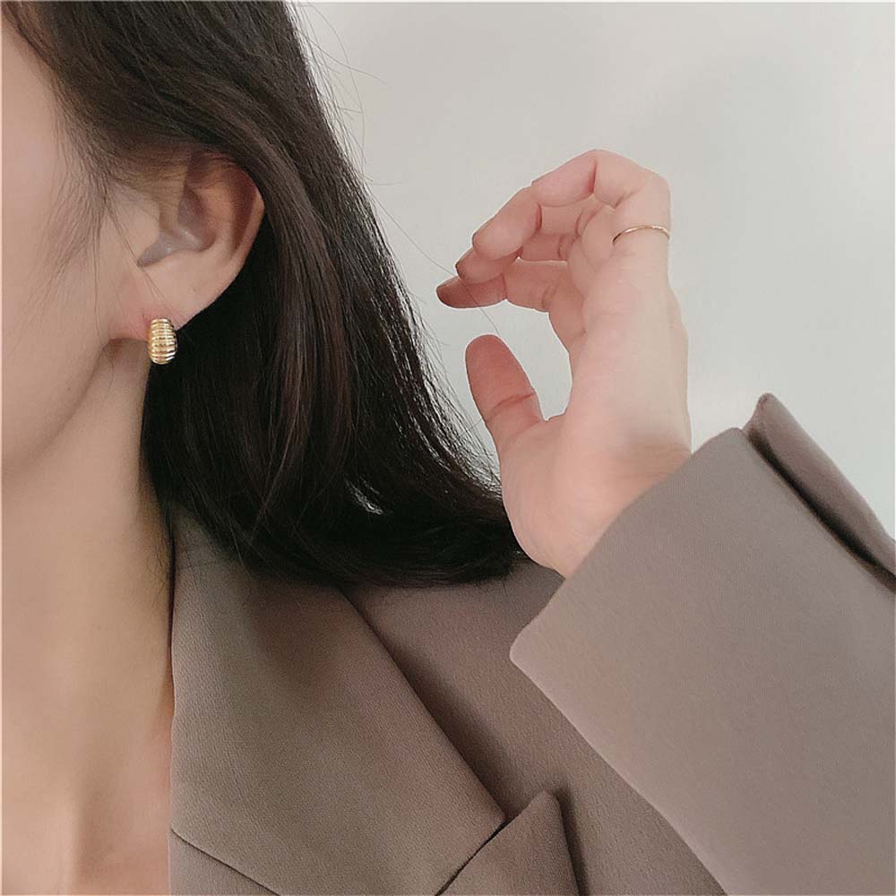 Khuyên tai dạng hạt hình lục giác bằng hợp kim nhiều màu thời trang cho nữ