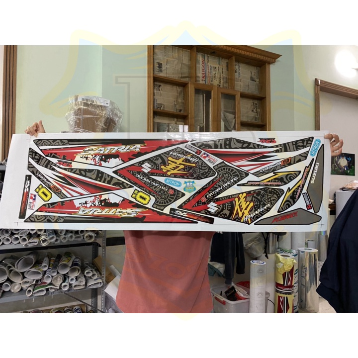 ( Quí khách vui lòng mang ra tiệm cho thợ dán ) Tem Satria fi maya hayabusa đỏ đen