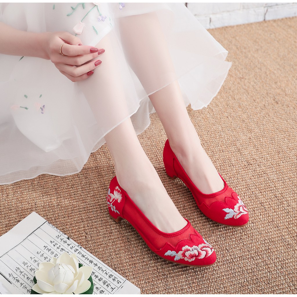 Giày thêu hoa mũi nhọn vải lưới GT033