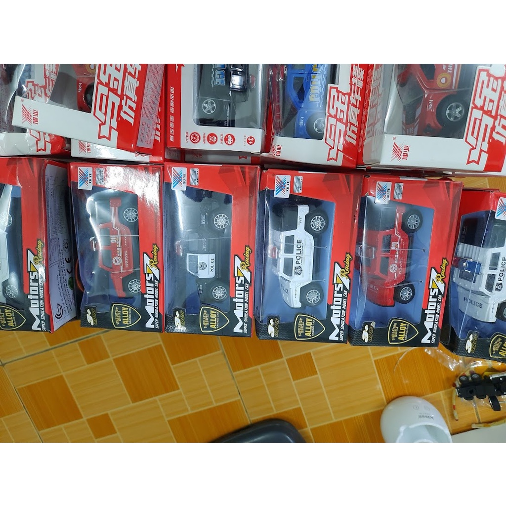 Mô hình xe đồ chơi trẻ em ô tô cảnh sát mini bằng hợp kim tỉ lệ 1:43
