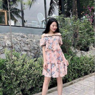 Váy von trễ vai hàng quảng châu siêu xinh, chất von mềm mịn in hình hao sắc nét, phần vai áo may chun mặc trễ vai hoặc