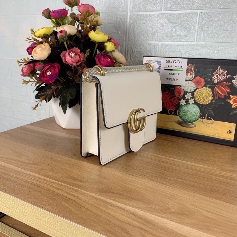 Túi xách Gucci màu trắng size 19cm