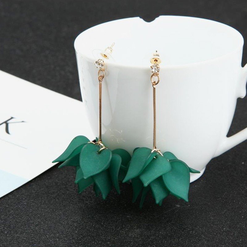 Khuyên tai hàn quốc cánh hoa trắng xinh xắn , bông tai nữ