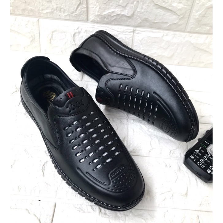 [ Rẻ vô địch ] Giày lười nam da bò cao cấp..đế cao su dẻo..có lổ tản nhiệt..mã LC03..màu đen..bảo hành 12 tháng