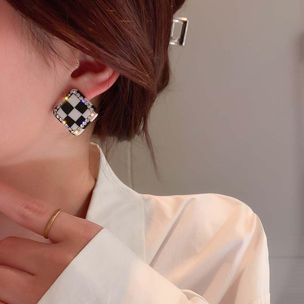 Bông Tai Hình Vuông Bằng Kim Loại Họa Tiết Kẻ Ô Phong Cách Vintage Ngọt Ngào