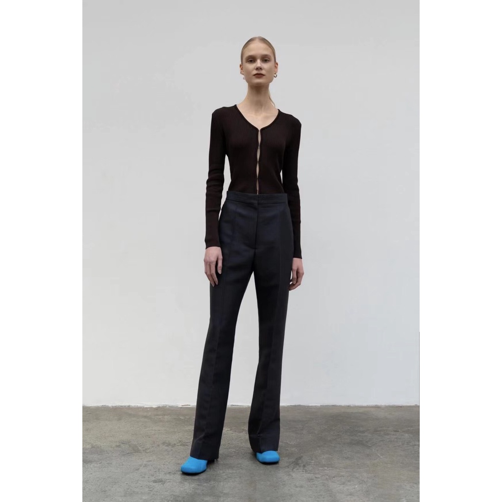 Áo len nữ basic Low Classic mang phong cách vintage
