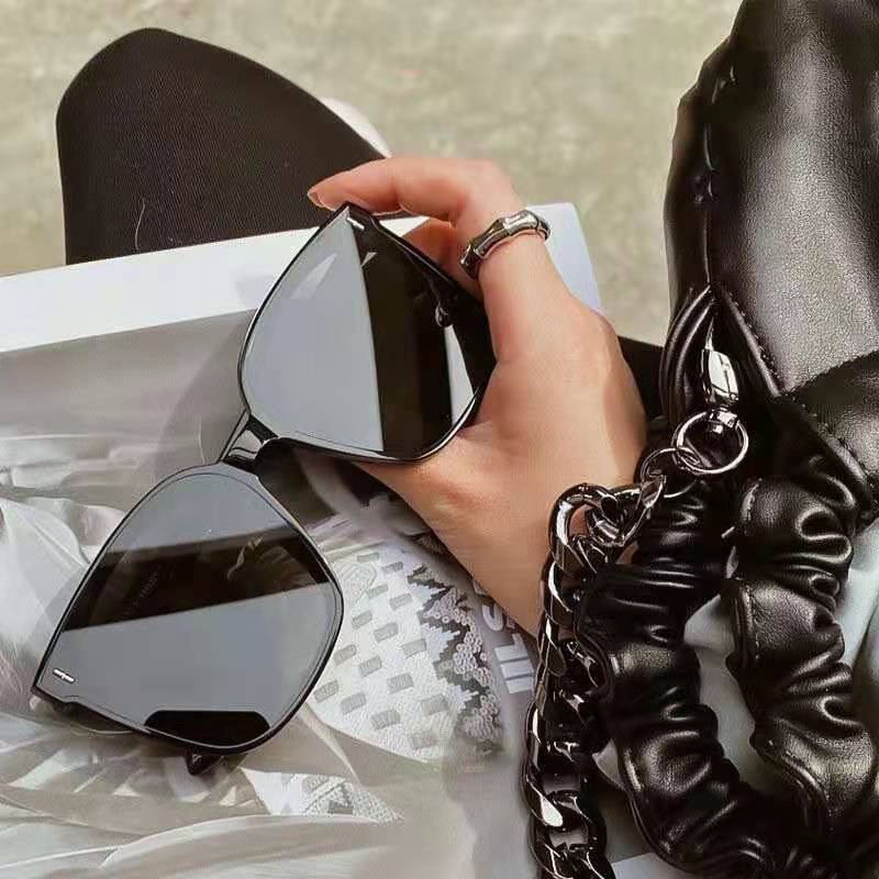 Kính Mát Màu Đen Thời Trang Chống Tia UV 2022