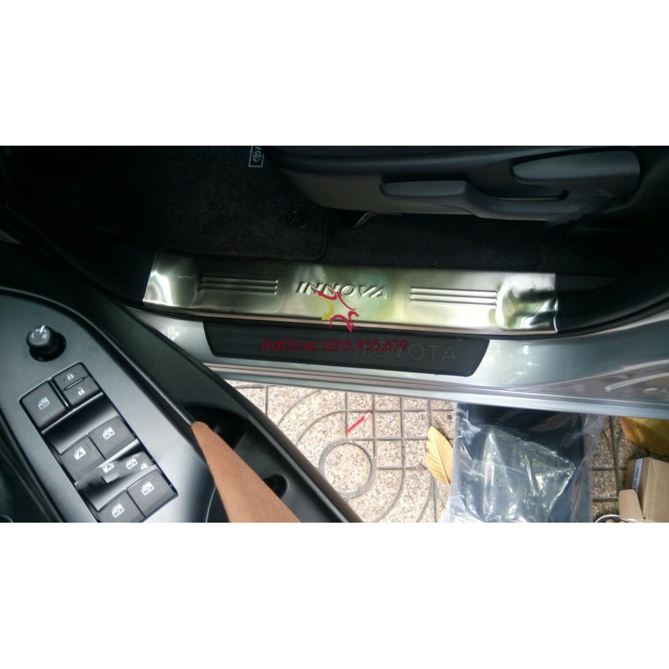 Ốp Bậc Trong Xe Innova 2006 đến 2021mẫu inox